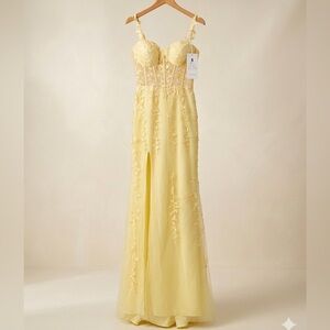 NWT Wear Your Love Yellow Floral Lace Corset Gown Size 4